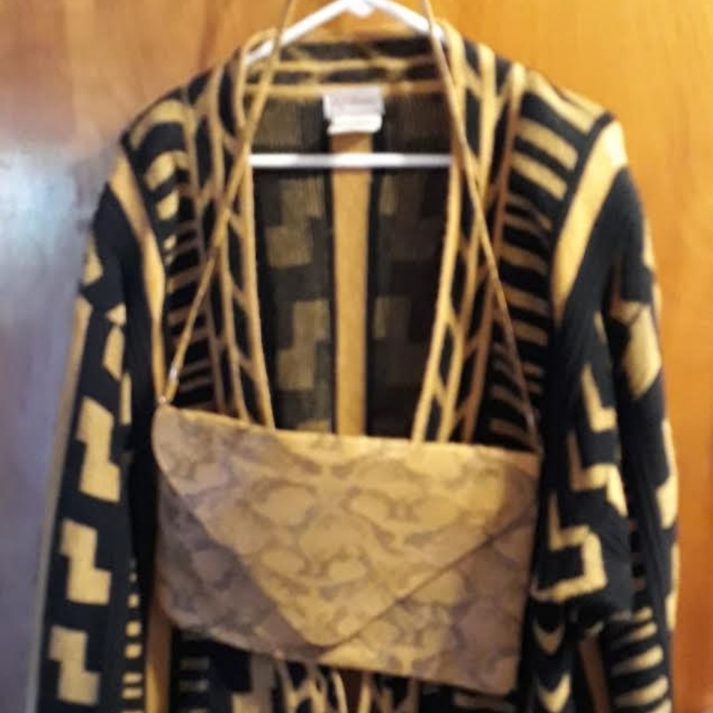 Women's Sweater Sz L Wiith Snake Print Hanbag